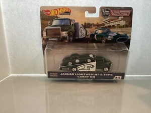 NM 2019 Hot Wheels Team Transport #14 Green Jaguar Lightweight E-Type & Carry On - Picture 1 of 2