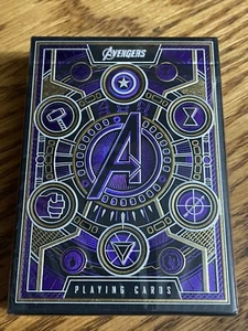 Mazzo di carte da gioco Theory 11 DC Comics Avengers nuovo sigillato in scatola nuovo con scatola - Foto 1 di 2