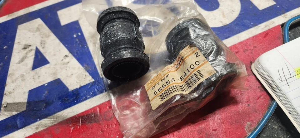 BUJES BRAZO CONTROL DELANTERO DATSUN 70-78 240z 280z NOS (2x) 55554-E4100 Foto 1 de 1