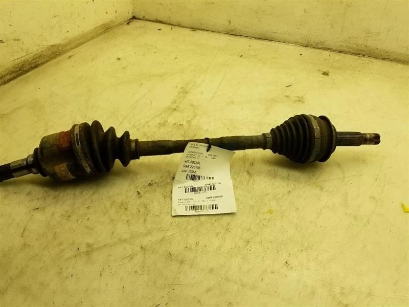 06-18 MONTAJE EJE DELANTERO LADO CONDUCTOR TOYOTA YARIS 4342052210 Foto 1 de 4