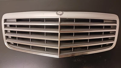 Parrilla delantera Mercedes W211 E320 E350 E550 2007-2009 - OEM excelente estado Foto 1 de 4