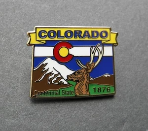 COLORADO CENTENNIAL STATE 1876 MAP FLAG LAPEL PIN BADGE 1 INCH - Imagen 1 de 2