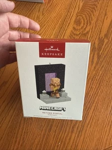 Hallmark Keepsake Ornament 2024 MINECRAFT Nether Portal con Luz Nuevo en Paquete - Imagen 1 de 7