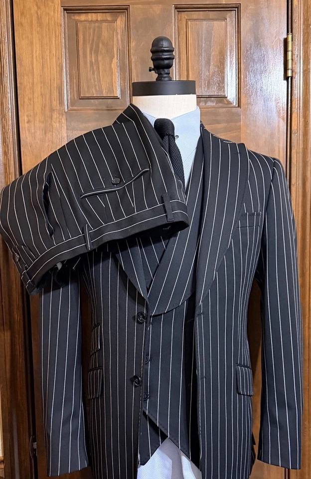 Traje MTM a rayas negras $795 talla 40 EE. UU. delgado Foto 1 de 4