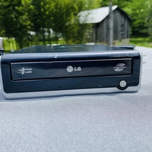 LG External GE24 DVD+/-RW (+/-R DL)/DVD-RAM Super Multi Rewriter Silent Play - Picture 1 of 3