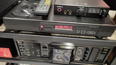 Reproductor de CD Rega Planet con control remoto Foto 1 de 4