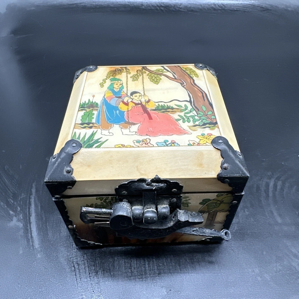 Caja de bronce de madera de cuerno de buey pintado al revés - Hwagak Haem vintage coreano - cerradura y llave Foto 1 de 4