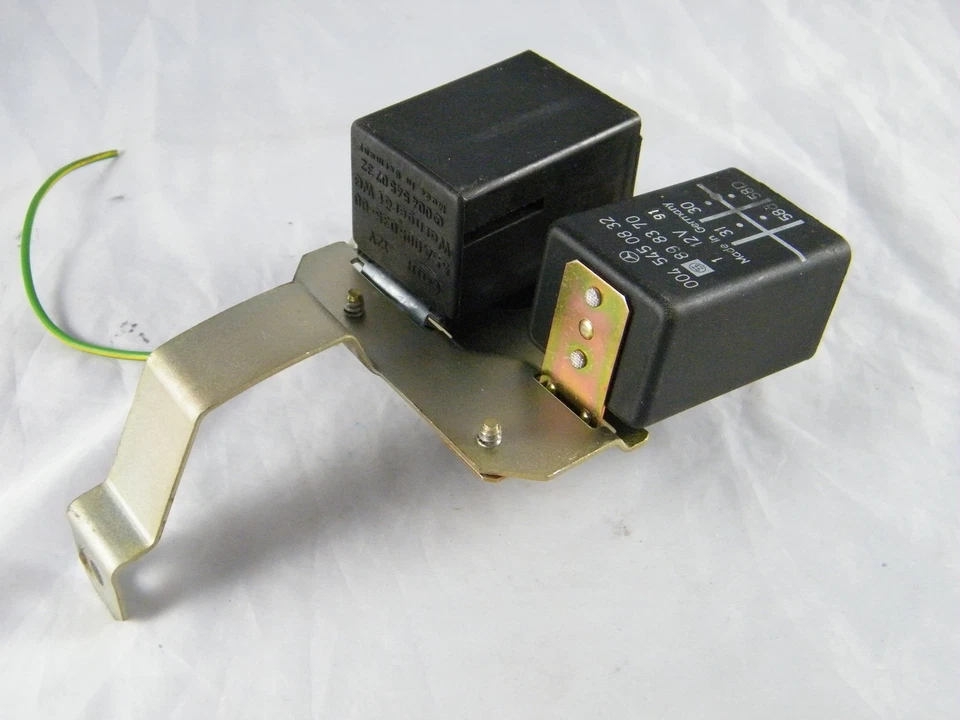 1991 MERCEDES BENZ 300E OEM SEATBELT WARNING & LIGHT CONTROL RELAYS + DASH TERMI - Image 1 of 4