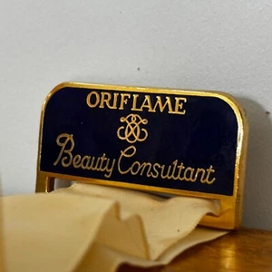 Vintage Oriflame Beauty Consultant Enamel Pin Badge With Ribbon 1970's Complete! - Picture 1 of 6