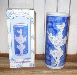 lot 30 - NEW IN BOX - Oriental Vases Ming Dynasty repro - floral blue white 6" - Picture 1 of 2