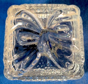 24% lead crystal candy dish, Butterfly pattern, approx. 2 x 2” - Picture 1 of 5