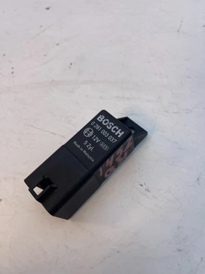 VOLVO XC90 XC70 V70 S60 S80 Engine Relay Glow Plug BOSCH 30751798 / 0281003037 - Image 1 of 4