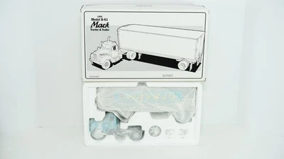Remolque tractor First Gear 1/34 diecast 1960 Mack B-61 Navajo 18-1368 nuevo G3 Foto 1 de 4