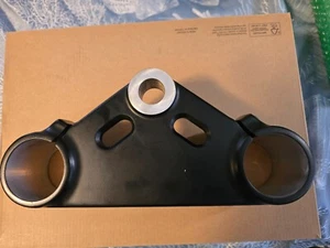 2012-2017 Harley VRSCDX Night Rod Lower Triple Tree Steering Clamp 45900019 - Picture 1 of 6