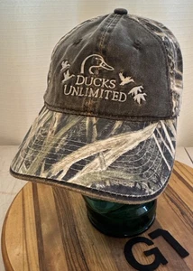 DUCKS UNLIMITED MOSSY OAK SHADOW BLADES STRAPBACK HAT. VGC. G7 - Picture 1 of 3
