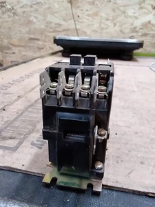Cutler Hammer Industrial Control Relay BFF22F - Picture 1 of 6