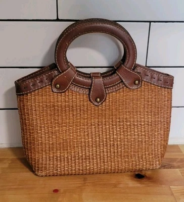 Mini bolso de mano pequeño tejido con canasta Fossil Foto 1 de 4