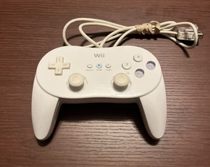 Controlador Clásico Blanco Pro Nintendo Wii / U OEM Oficial RVL-005 (2) Con Cable - Imagen 1 de 4