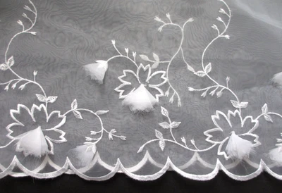 Borde de vieira de tela de organza blanco roto flores 3D 52" de ancho 3 yardas Foto 1 de 4