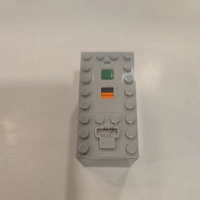  LEGO 9V Power Functions Battery Box (87513c01), Tested - Image 1 of 3