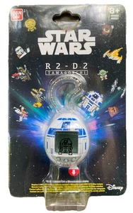 Star Wars Tamagotchi R2 D2 Hologram Bandai White Keychain Virtual Pet NEW SEALED - Foto 1 di 7