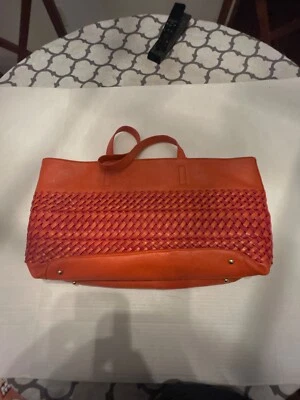 Cartera de cuero DKNY tejido naranja 20 pulgadas de largo 10 pulgadas de alto Foto 1 de 4