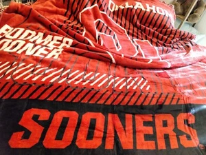 OU Oklahoma Boomer Sooner Oversize Reversible Cloud Sherpa Throw Blanket Scarlet - Picture 1 of 8