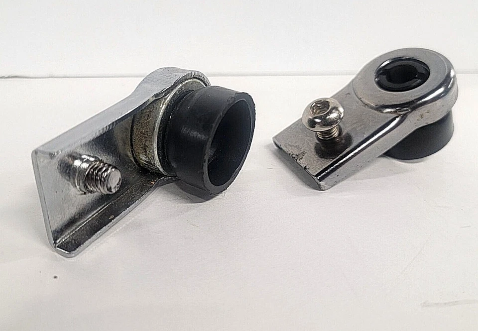 Schwinn Roadster Triciclo Triciclo Eje Delantero Cojinete Soportes - Dos (2) Piezas USADAS Foto 1 de 3