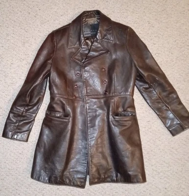 Chaqueta para mujer Rudsak marrón oscuro de cuero pesado en la mitad del muslo grande Foto 1 de 4