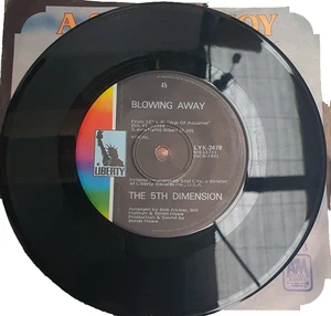 Vintage Liberty 45 Vinyl Single The 5th Dimension Blowing Away c1970 No Sleeve - Foto 1 di 2