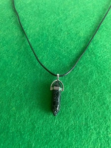 Schwarzer Chakra-Anhänger mit Kristallspitze & Schwarzer Lederkette Halskette - Bild 1 von 3