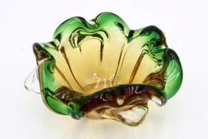 Cenicero de cristal artístico hecho a mano verde/ámbar de Murano vintage baratija plato de caramelo - Imagen 1 de 7