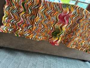 Handgefertigte gehäkelte Chevron Muster Decke afghanische Herbstfarben Jakobsmuschel 63" x 43" - Bild 1 von 5