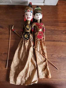 Collectible Balinese Wayang Golek stick puppets in antique batik dresses - Picture 1 of 18