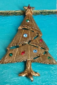 Broche Árbol de Navidad Tono Dorado Cepillado con Estrás Rojo, Verde y Azul - Imagen 1 de 8