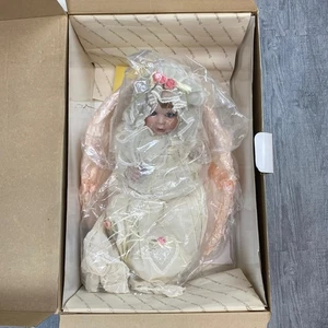 MUÑECA BAUTIZO PORCELIO VINTAGE BOEHM HAMILTON COLLECTION "ELENA" CERTIFICADO DE AUTENTICIDAD CON ETIQUETA DE CAJA - Imagen 1 de 7