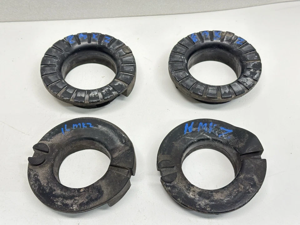 T503131 20132020 Lincoln MKZ Rear Suspension Coil Spring Mount Insulation Se G2U Foto 1 de 4