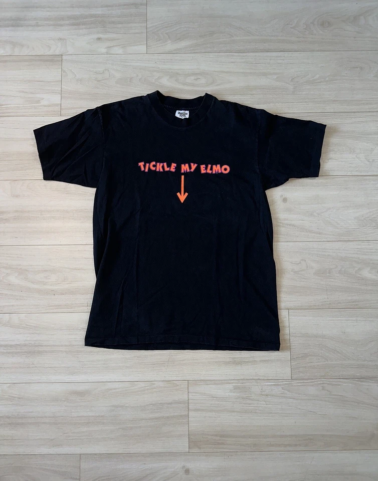 Camiseta Elmo Vintage Anos 90 Cócegas Meu Elmo Tamanho Grande Paródia Engraçada Atrevida Rara - Imagem 1 de 4