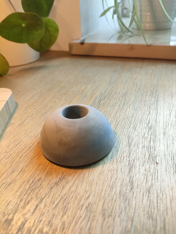 Kerzenhalter aus Beton - Bild 1 von 3