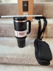 Bicchiere Stanley 40 oz Quencher H2.0 FlowState nero caldo e freddo con borsa per il trasporto! Nuovo - Foto 1 di 17