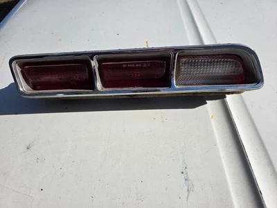 1969 dodge super bee coronet left tailight assembly  - Imagem 1 de 2