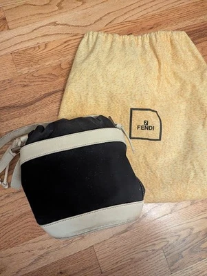 Bolso Fendi de gamuza y cuero con cordón color blanco y negro vintage Foto 1 de 4