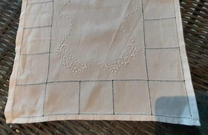 TISCHDECKCHEN, Vintage Gr:40x30cm, WEIß, LOCHSTICKEREI (P341) - Bild 1 von 6