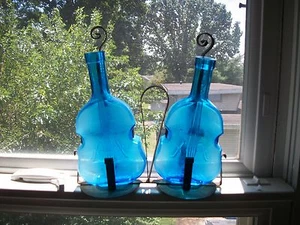 BEAUTIFUL PAIR COBALT VIOLBOTS WITH ORIGINAL STAND AND DETACHABLE WALL HANGERS - Picture 1 of 6