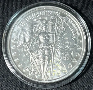 1 TROY OZ .999 ARGENTO FINE ROTONDO, TAGLIO SEGHETTO COME NUOVO, UNITÀ, LIBERTY SPADA & SERPENTE, BU - Foto 1 di 7