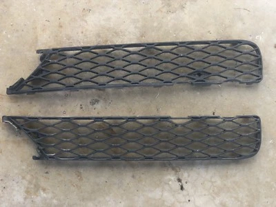 06-09 W251 MERCEDES R350 R500 BASE MODEL FRONT LOWER BUMPER GRILLS GRILL PAIR - Image 1 of 4