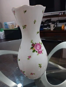 Royal Albert New Country Roses WHITE Large Vase HTF! - Picture 1 of 4