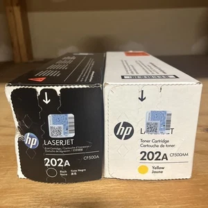 2 Stück HP 202A CF502A CF500A Neu Original Versiegelt Schwarz & Gelb Toner Box Schaden - Bild 1 von 4