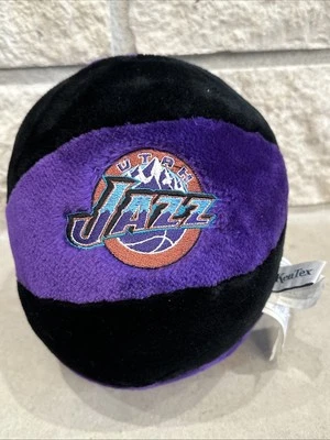 1b) Baloncesto suave de felpa oficial de la NBA de colección púrpura negro Utah Jazz Kentex Foto 1 de 4