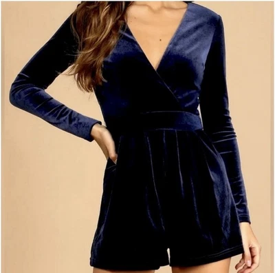 Mameluco manga larga terciopelo azul marino Lulus Romantic Moves. Talla pequeña Foto 1 de 4